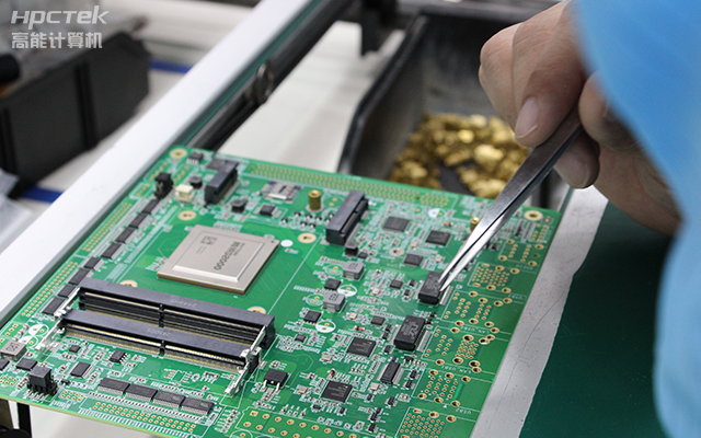 在金融發展領域，嵌入式主板有什么優點？(圖1)